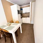 T2 Avec Piscine Et Acces Prive A La *